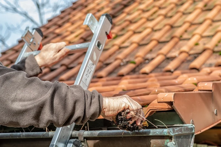Signs Your Gutters Need Professional Cleaning Services Jerome, ID Signs Your Gutters Need Professional Cleaning Services Jerome, ID